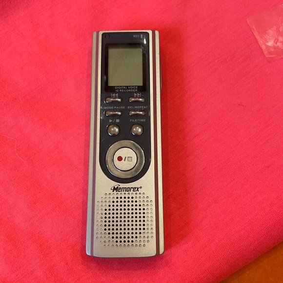 Memorex voice recorder - Picture 1 of 3